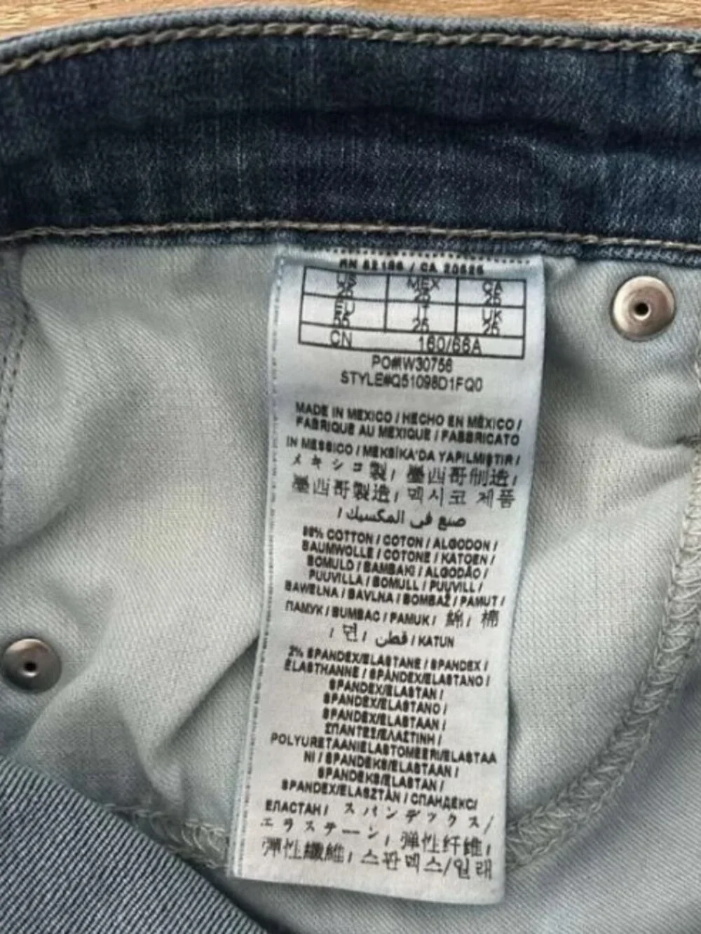 Guess Sarah Fit Skinny Jeans Size 26 Distressed Blue Stretch Denim - Picture 10 of 10